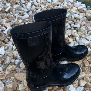 I’m selling UGG boots
